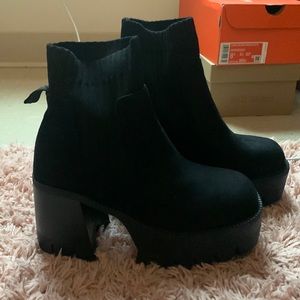 COPY - Bratz boots never worn